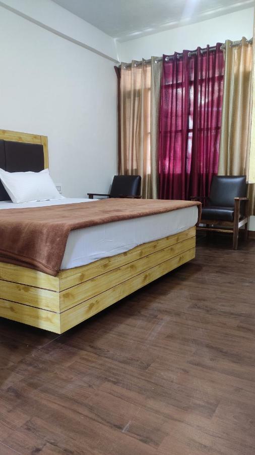 The Prasher Lodge Mall Road Manali المظهر الخارجي الصورة