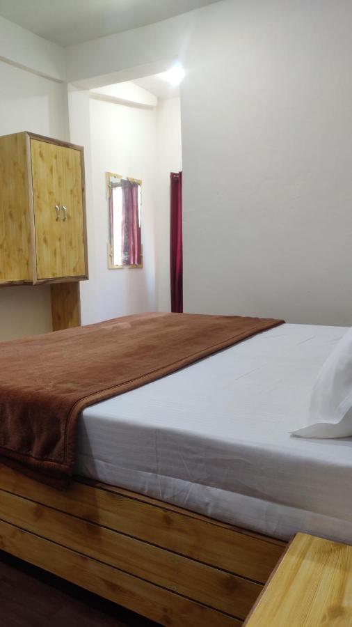 The Prasher Lodge Mall Road Manali المظهر الخارجي الصورة