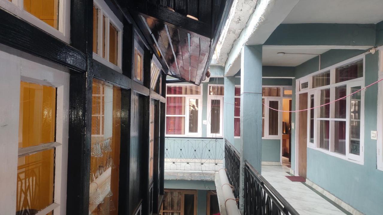 The Prasher Lodge Mall Road Manali المظهر الخارجي الصورة
