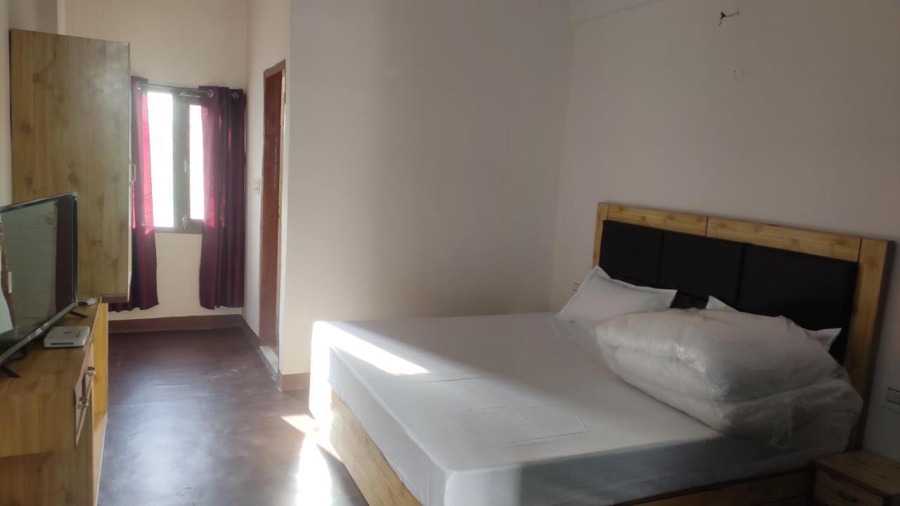 The Prasher Lodge Mall Road Manali المظهر الخارجي الصورة