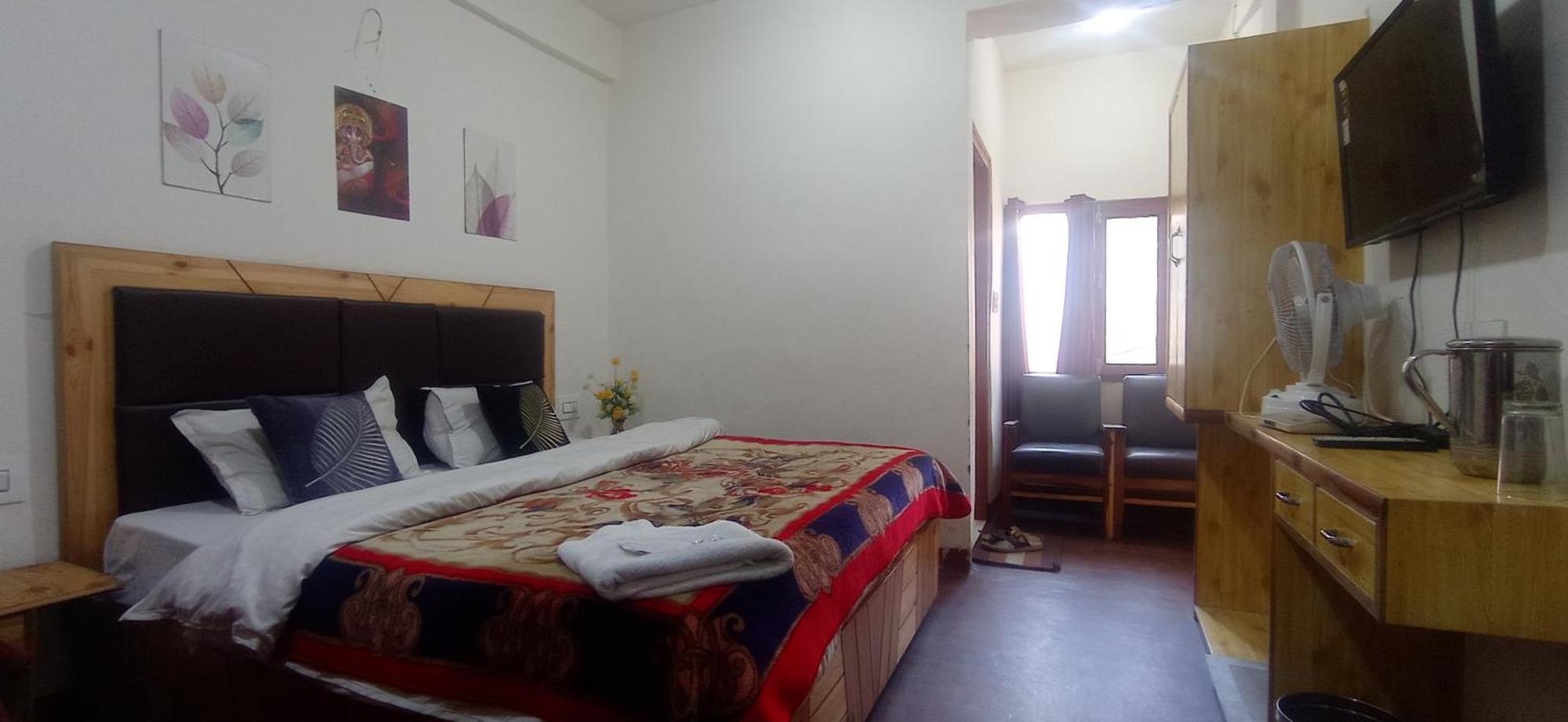 The Prasher Lodge Mall Road Manali المظهر الخارجي الصورة