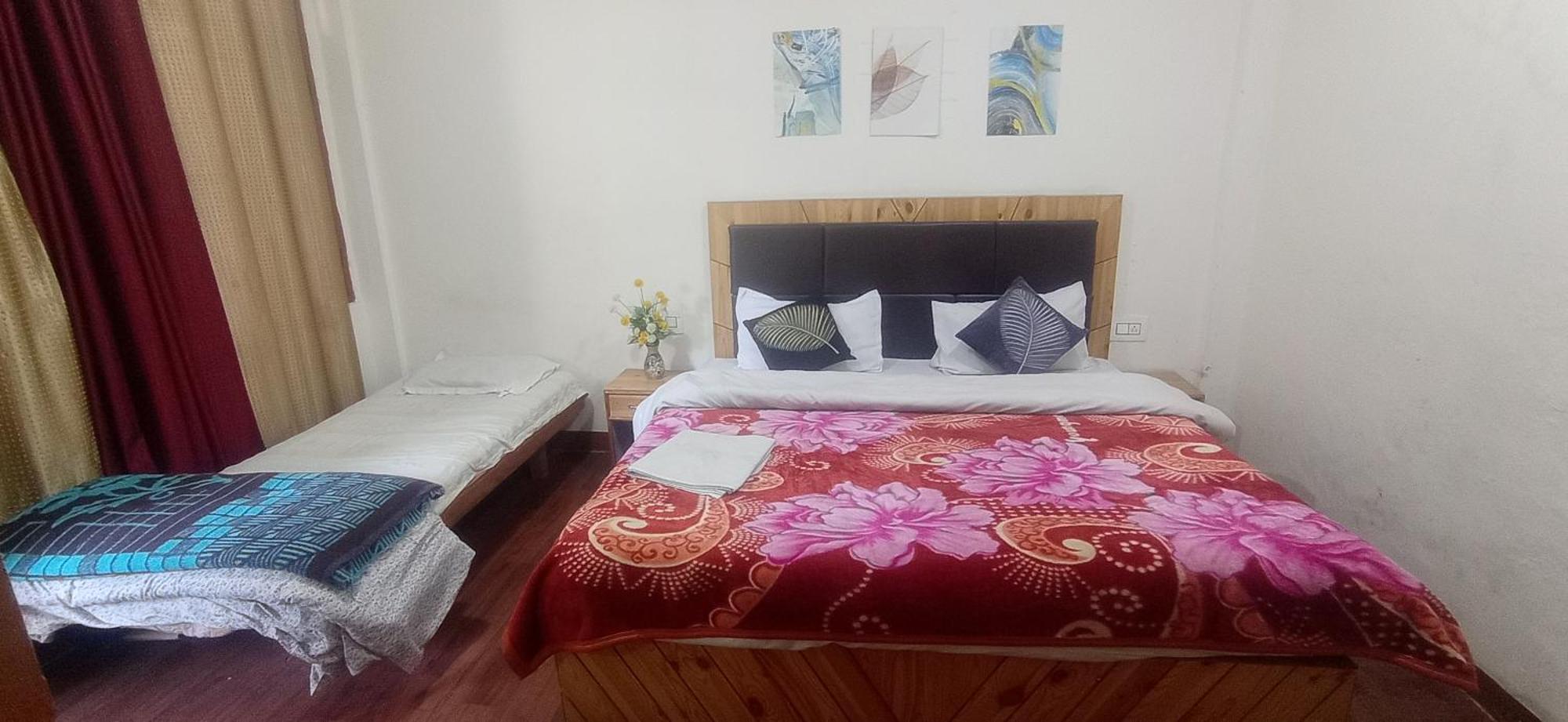 The Prasher Lodge Mall Road Manali المظهر الخارجي الصورة