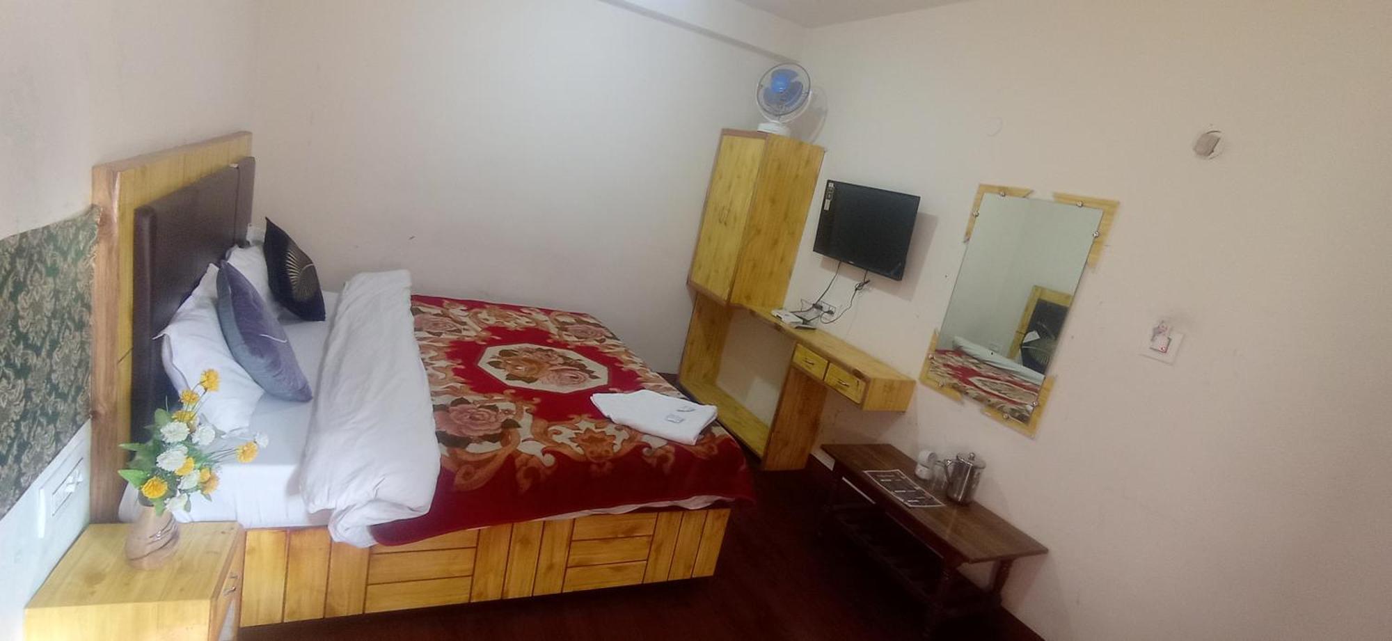 The Prasher Lodge Mall Road Manali المظهر الخارجي الصورة