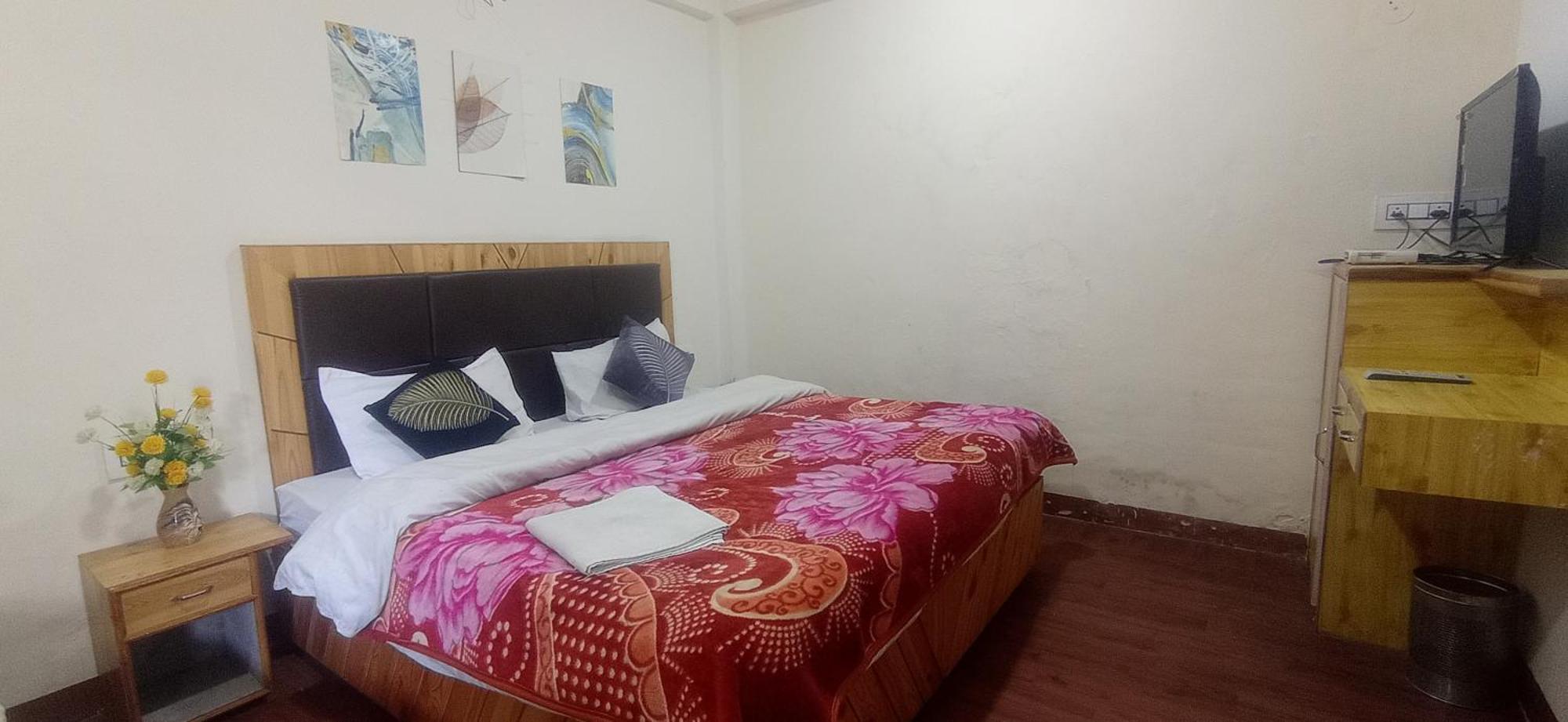 The Prasher Lodge Mall Road Manali المظهر الخارجي الصورة