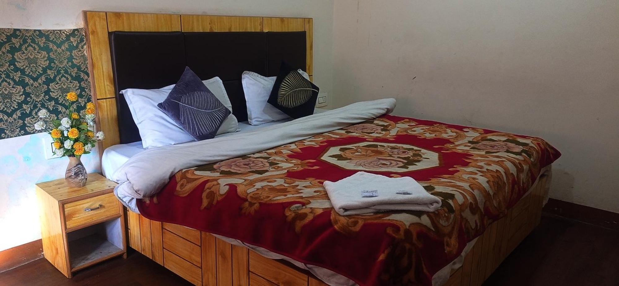 The Prasher Lodge Mall Road Manali المظهر الخارجي الصورة