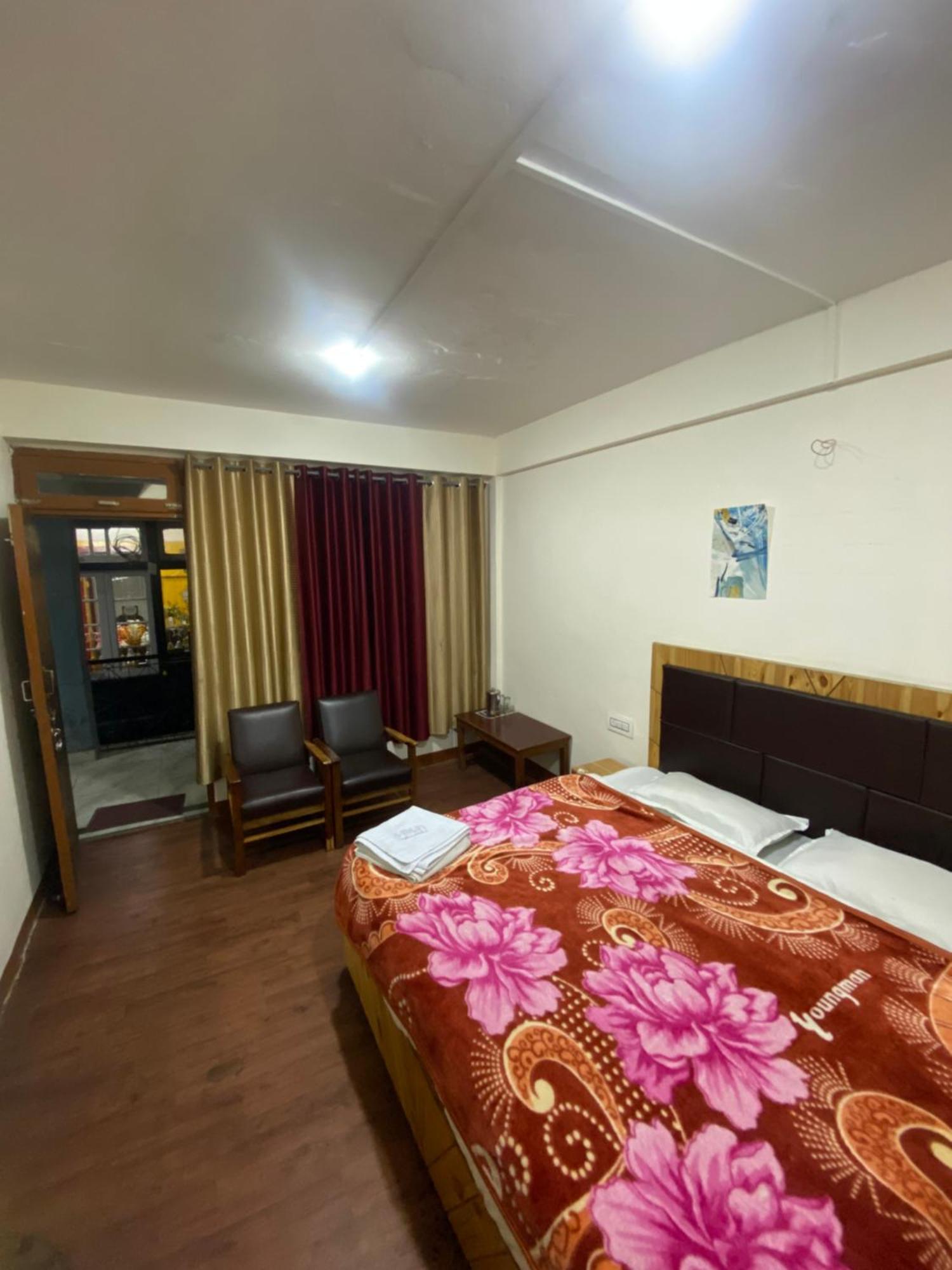 The Prasher Lodge Mall Road Manali المظهر الخارجي الصورة