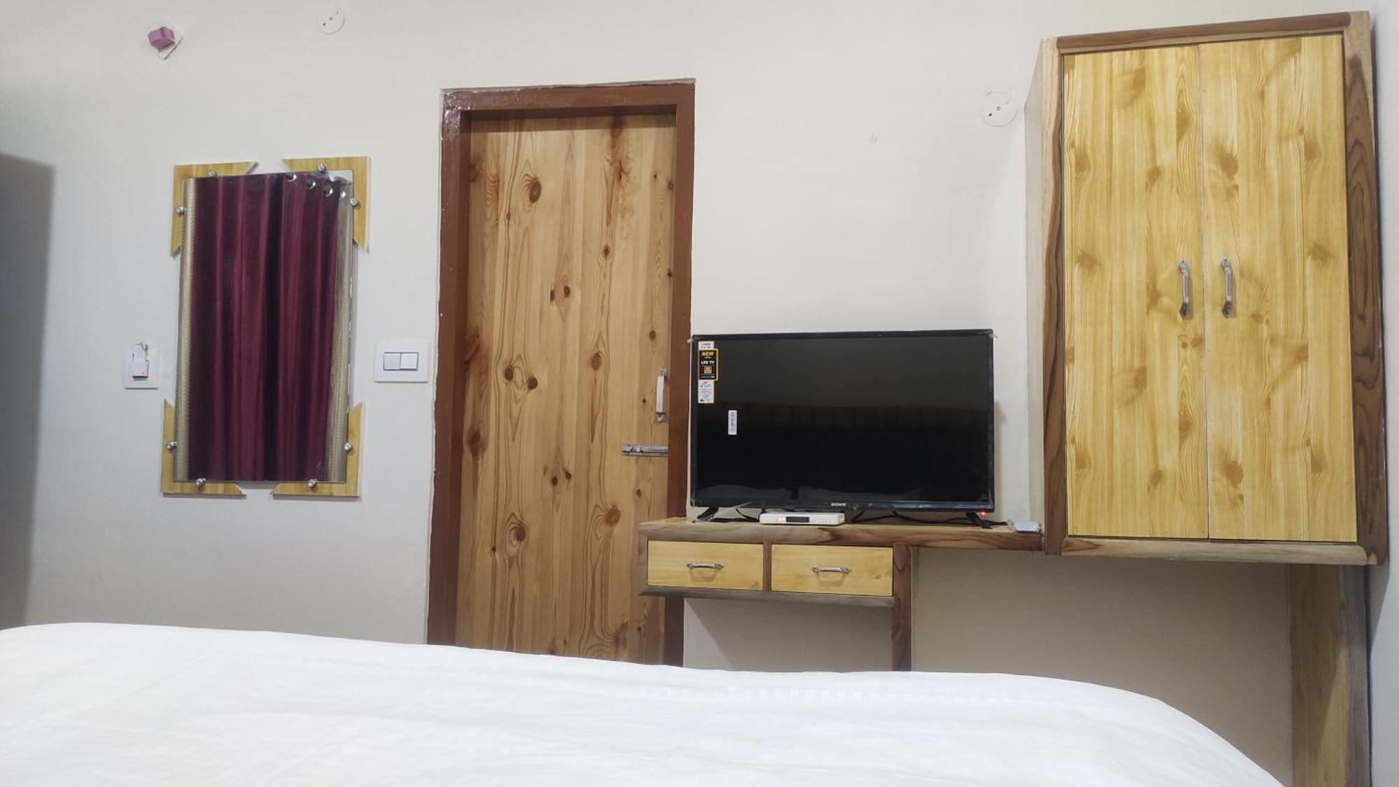 The Prasher Lodge Mall Road Manali المظهر الخارجي الصورة