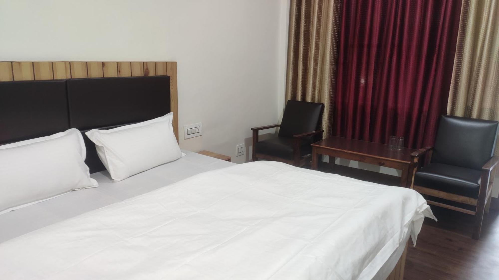 The Prasher Lodge Mall Road Manali المظهر الخارجي الصورة